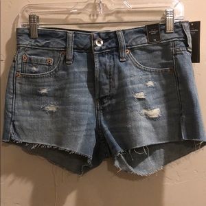 NWT boyfriend short